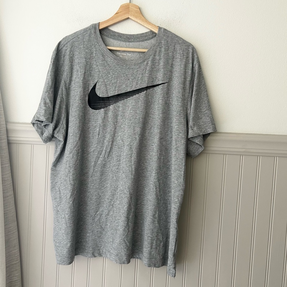 Nike XL Dri Fit Men's Heather Gray Short Sleeve Tee